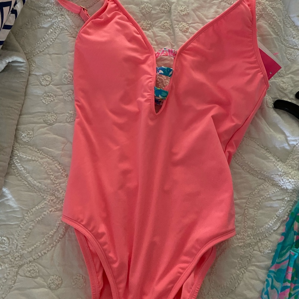 Jaspen lily coral size 6 NWT still on website